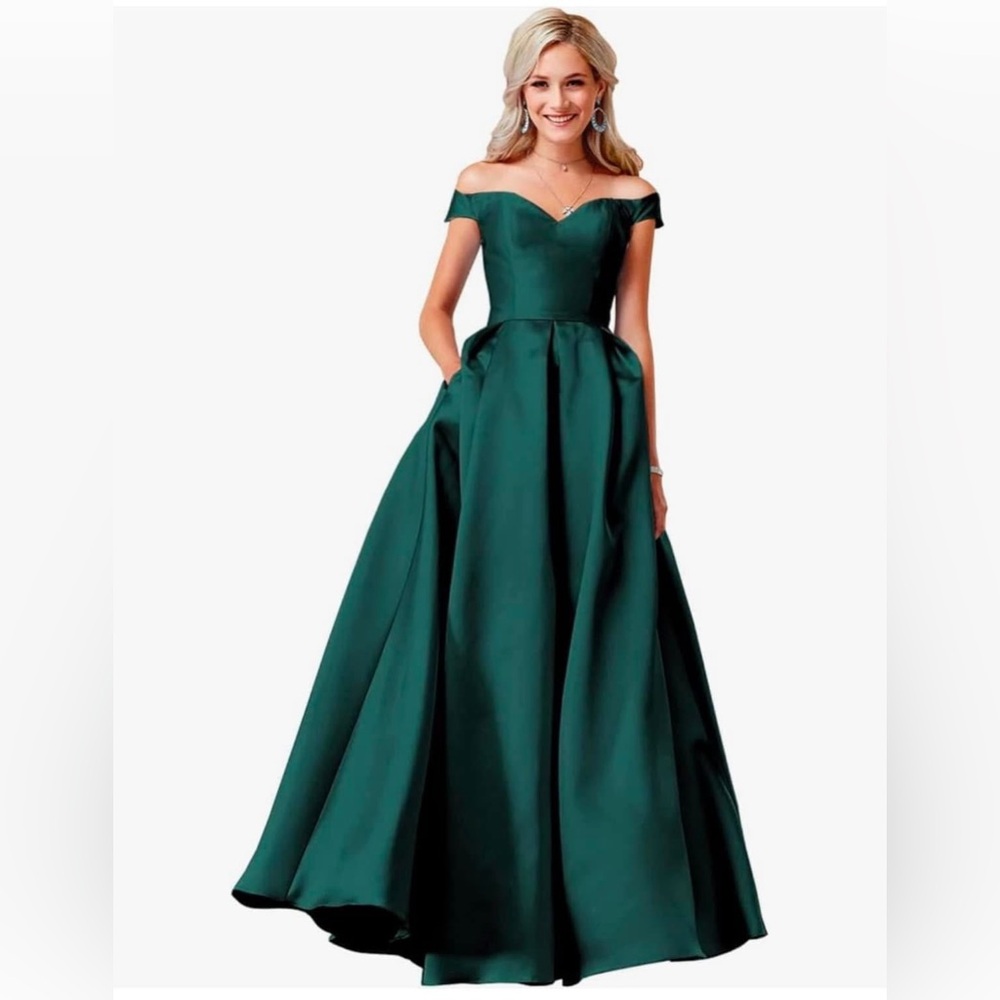 *NEW* with TAGS lovely prom gown